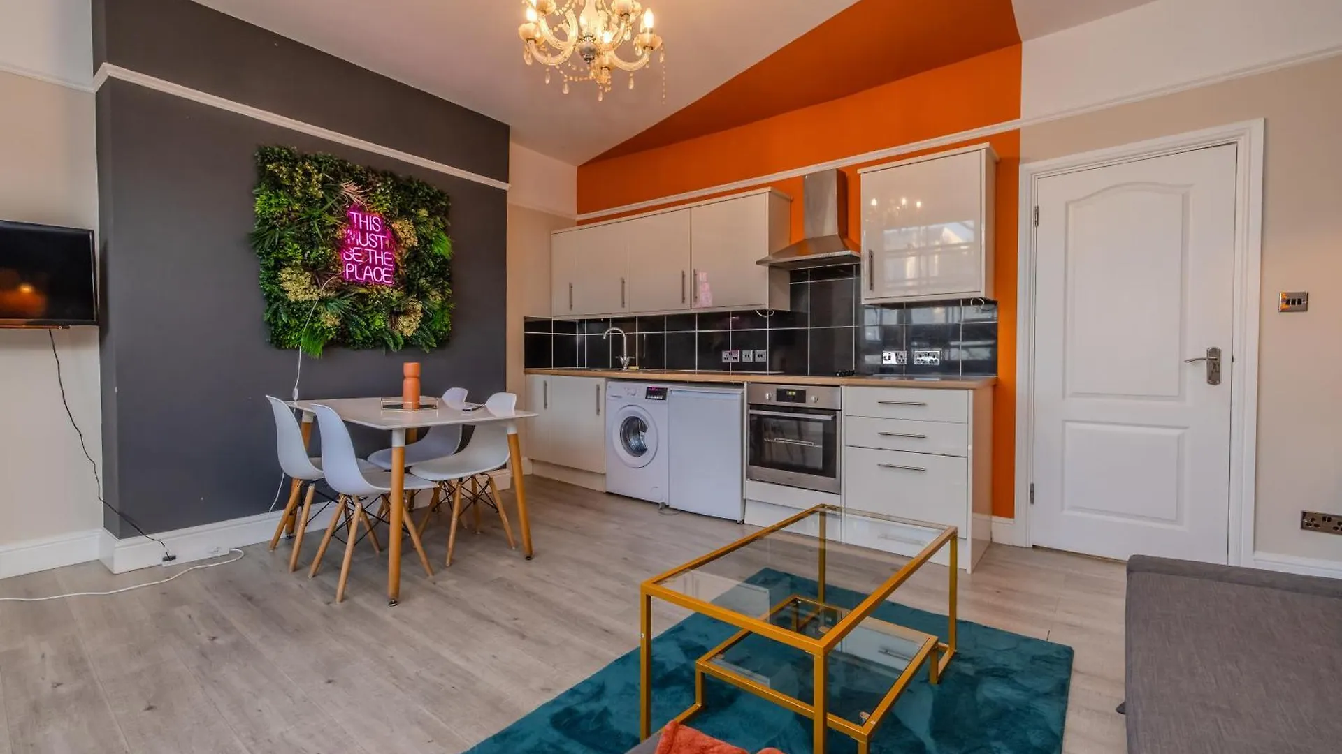Amazing 2 Bedroom Flat Next To Brighton Beach Sleep 6 0*,