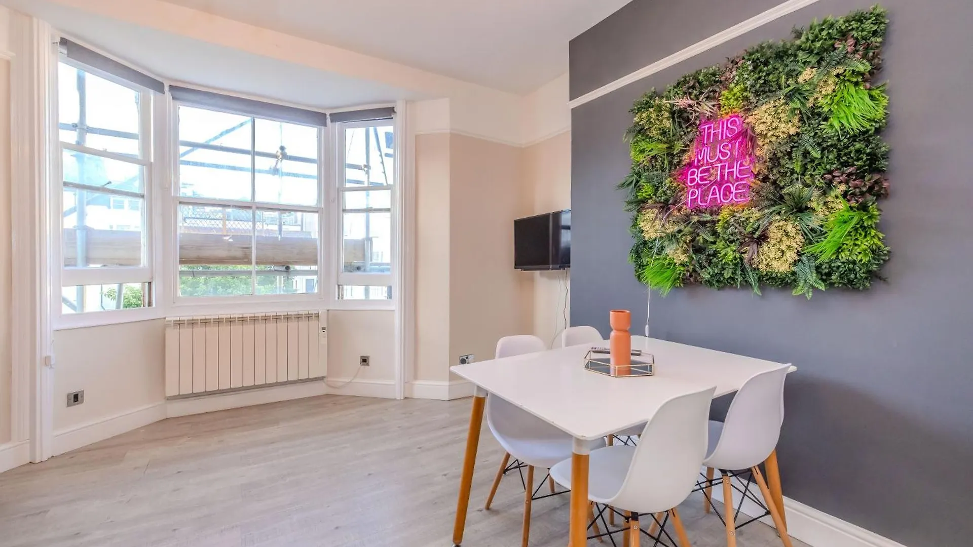 Amazing 2 Bedroom Flat Next To Brighton Beach Sleep 6